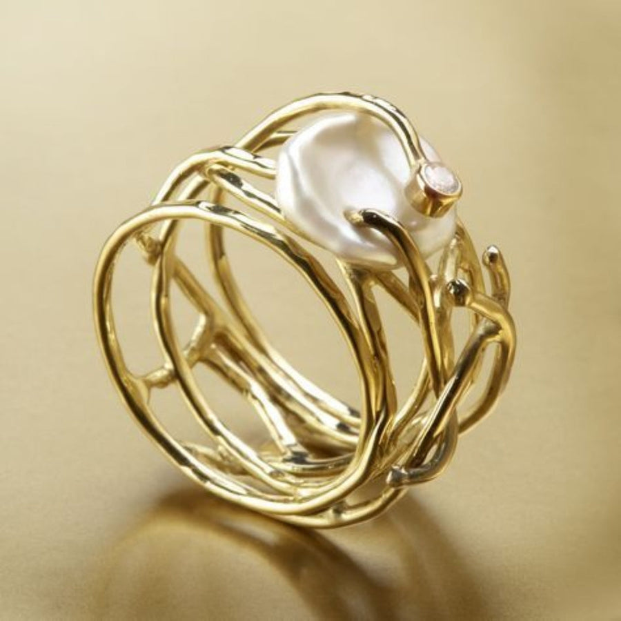 Samira | Thin Golden & Pearl Ring